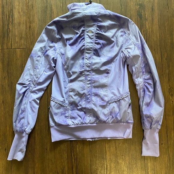 Lululemon pleated, purple workout jacket. Size 4 - Picture 3 of 5